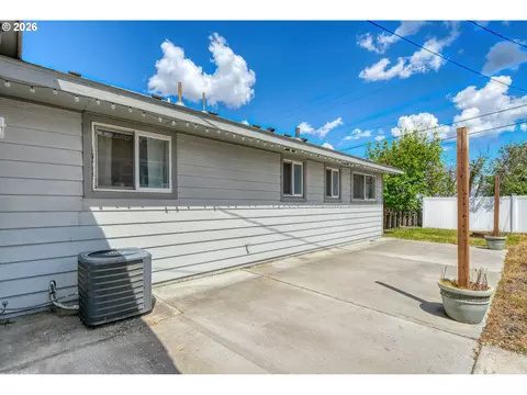 Exterior - 808 SE 6th St, Pendleton, OR 97801 photo 3 of 11