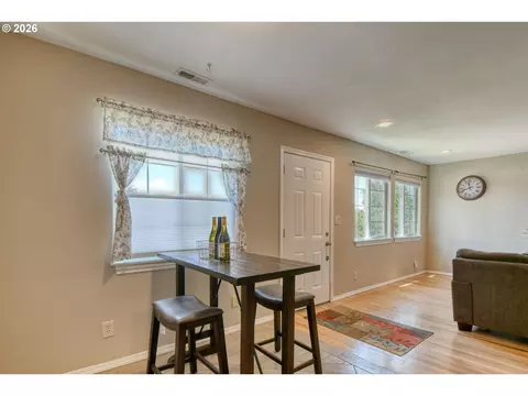 Entry Way - 808 SE 6th St, Pendleton, OR 97801 photo 1 of 2