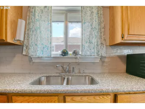 Kitchen - 808 SE 6th St, Pendleton, OR 97801 photo 7 of 7