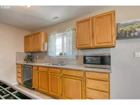 Kitchen - 808 SE 6th St, Pendleton, OR 97801 photo 6 of 7