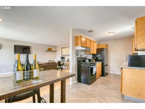 Kitchen - 808 SE 6th St, Pendleton, OR 97801 photo 1 of 7