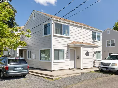 1070 Hiatt St, Lebanon, OR 97355