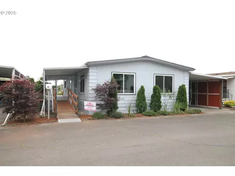 2901 E 2nd St #47, Newberg, OR 97132
