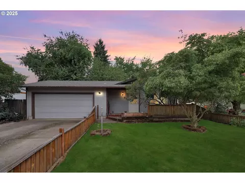 810 Birch St, Junction City, OR 97448