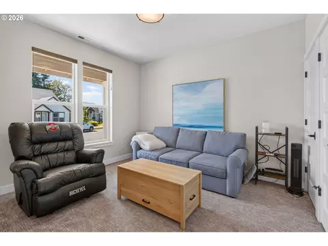 1020 S 33rd St, Springfield, OR 97478 photo 9
