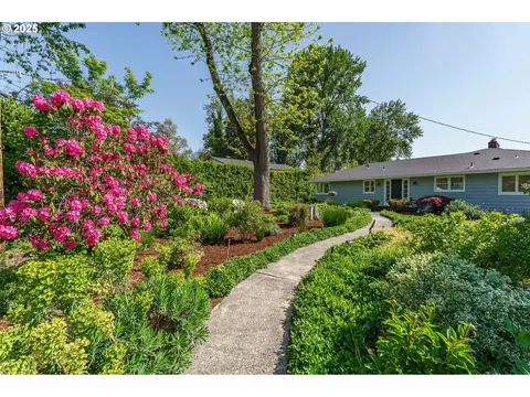 18560 Nixon Ave, West Linn, OR 97068