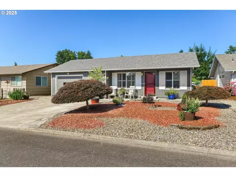 427 E Clackamas Cir, Woodburn, OR 97071