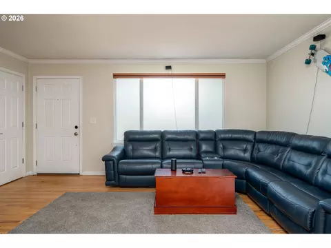 Living - 337 NW Birdsdale Ave, Gresham, OR 97030 photo 5 of 6