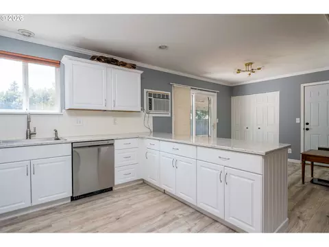 Kitchen - 337 NW Birdsdale Ave, Gresham, OR 97030 photo 2 of 6