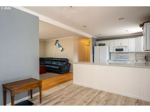 Kitchen - 337 NW Birdsdale Ave, Gresham, OR 97030 photo 6 of 6