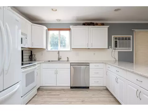 Kitchen - 337 NW Birdsdale Ave, Gresham, OR 97030 photo 1 of 6
