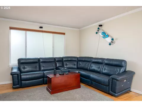 Living - 337 NW Birdsdale Ave, Gresham, OR 97030 photo 6 of 6