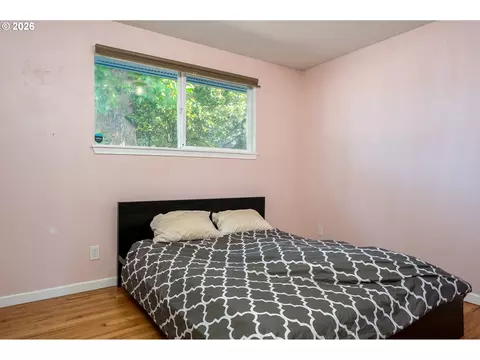 Bedroom - 337 NW Birdsdale Ave, Gresham, OR 97030 photo 4 of 5