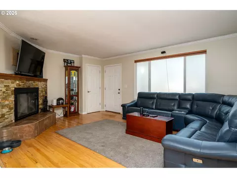 Living - 337 NW Birdsdale Ave, Gresham, OR 97030 photo 4 of 6
