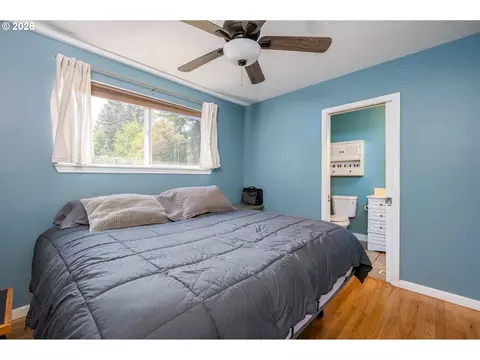 Bedroom - 337 NW Birdsdale Ave, Gresham, OR 97030 photo 3 of 5