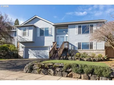 1038 SW Arrowhead Pl, Dundee, OR 97115
