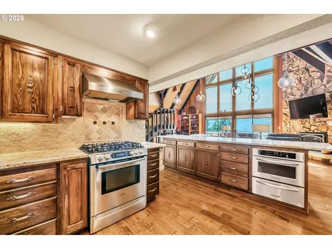 Kitchen - 90790 Hill Rd, Springfield, OR 97478 photo 2 of 4
