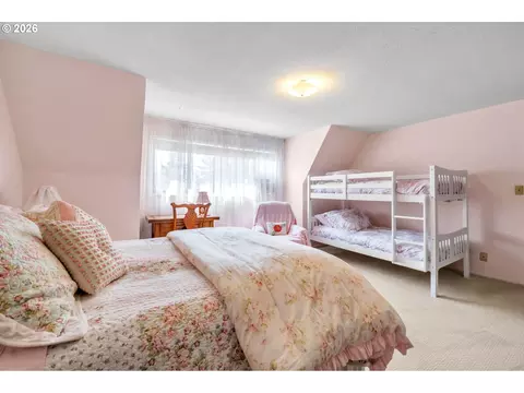 Bedroom - 90790 Hill Rd, Springfield, OR 97478 photo 3 of 3