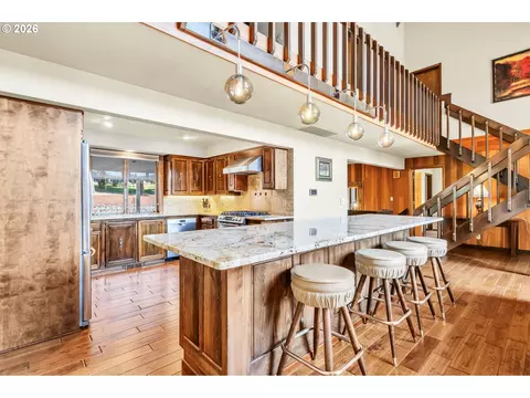 Kitchen - 90790 Hill Rd, Springfield, OR 97478 photo 3 of 4