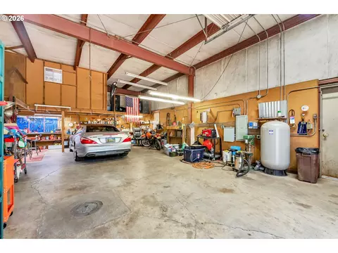 Exterior - 90790 Hill Rd, Springfield, OR 97478 photo 9 of 12