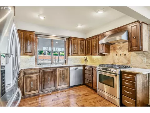 Kitchen - 90790 Hill Rd, Springfield, OR 97478 photo 1 of 4