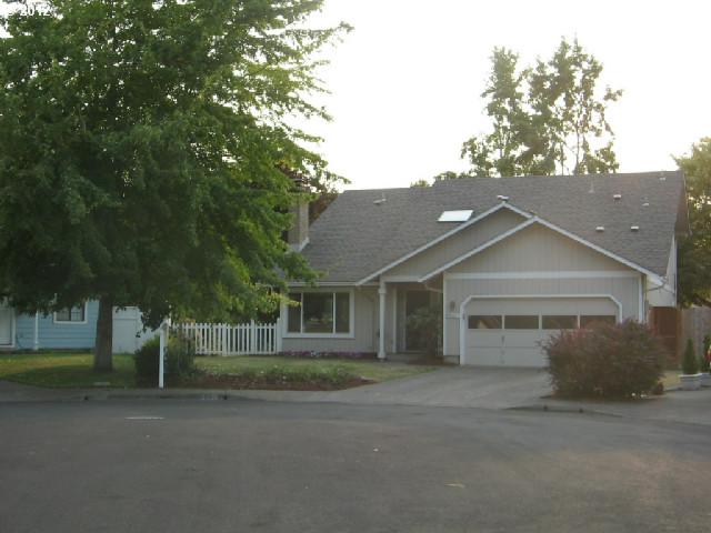 3858 Lancaster Dr, Eugene, OR 97404 photo 1