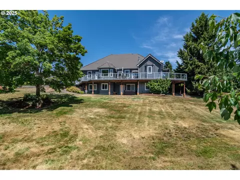 295 Fairway Village Ln, Roseburg, OR 97471