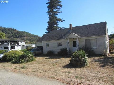 140 First St, Dillard, OR 97432 photo 1