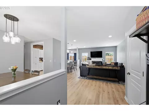 Entry Way - 2910 River Rd, Eugene, OR 97404 photo 1 of 2