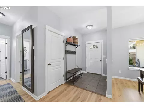 Entry Way - 2910 River Rd, Eugene, OR 97404 photo 2 of 2