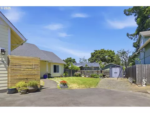 Exterior - 2910 River Rd, Eugene, OR 97404 photo 14 of 14
