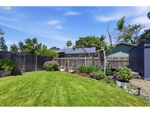 Exterior - 2910 River Rd, Eugene, OR 97404 photo 9 of 14