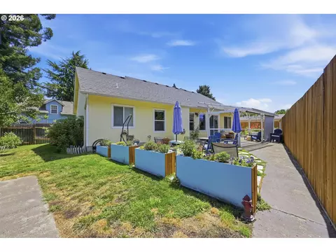 Exterior - 2910 River Rd, Eugene, OR 97404 photo 10 of 14