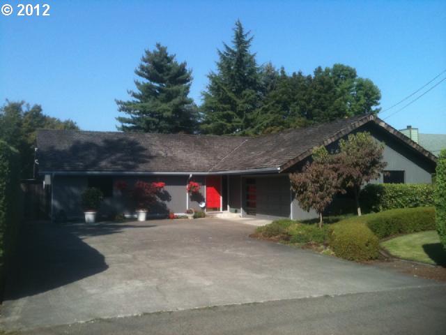 790 Arcadia Dr, Eugene, OR 97401 photo 1