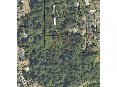 3000 Maple Ln, Florence, OR 97439