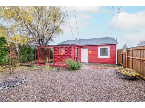 1810 Liberty St NE, Salem, OR 97301