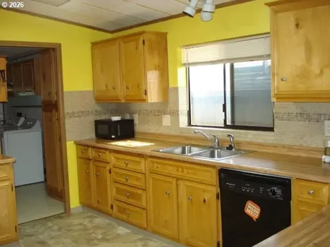 1200 E Central Ave, Sutherlin, OR 97479 photo 8