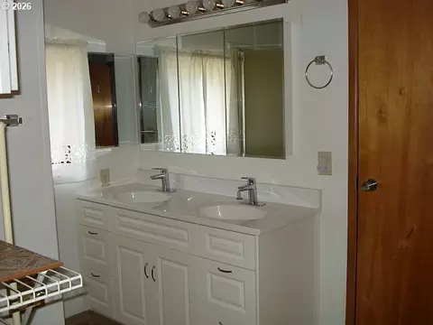 1200 E Central Ave, Sutherlin, OR 97479 photo 10