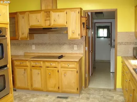 1200 E Central Ave, Sutherlin, OR 97479 photo 9