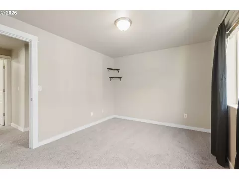 Bedroom - 2465 Park View Dr, Eugene, OR 97408 photo 6 of 7