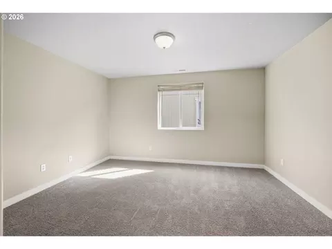 Bedroom - 2465 Park View Dr, Eugene, OR 97408 photo 4 of 7