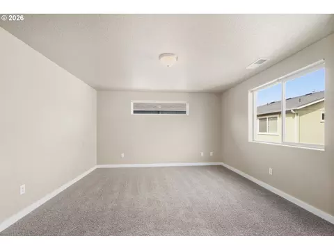Bedroom - 2465 Park View Dr, Eugene, OR 97408 photo 2 of 7