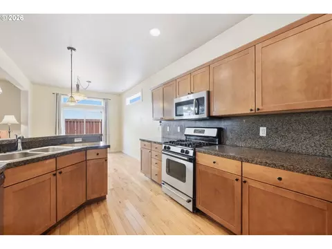 Kitchen - 2465 Park View Dr, Eugene, OR 97408 photo 3 of 3