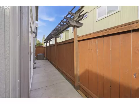 Exterior - 2465 Park View Dr, Eugene, OR 97408 photo 3 of 3