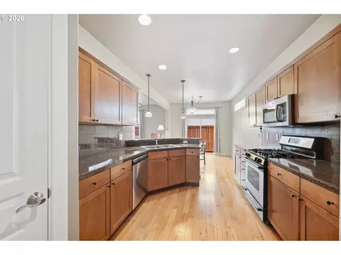 Kitchen - 2465 Park View Dr, Eugene, OR 97408 photo 2 of 3