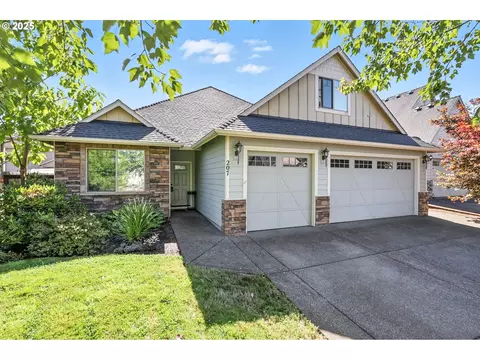 207 Finneys Ave, Molalla, OR 97038