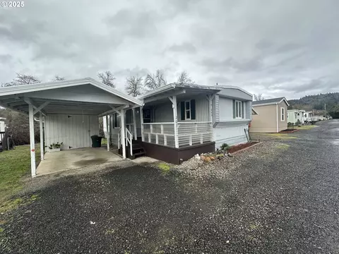 203 NE Neptune Ct, Roseburg, OR 97470