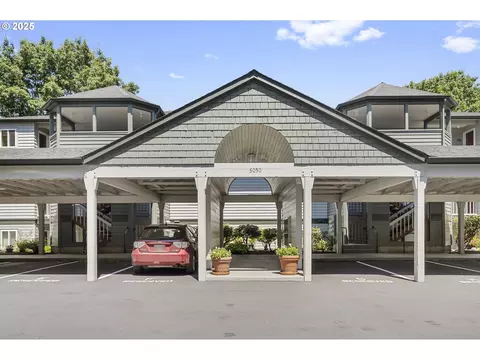 5050 S Landing Dr #304, Portland, OR 97239