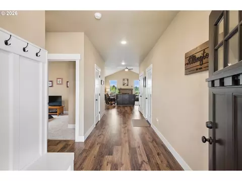 Entry Way - 3146 NE Samson Ave, Estacada, OR 97023 photo 1 of 2