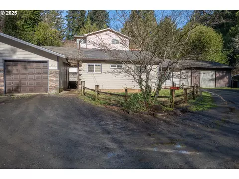 874 E 7th Pl, Coquille, OR 97423